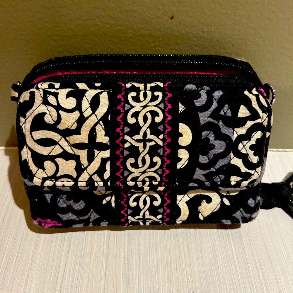 Vera Bradley wallet Canterberry Magenta pattern